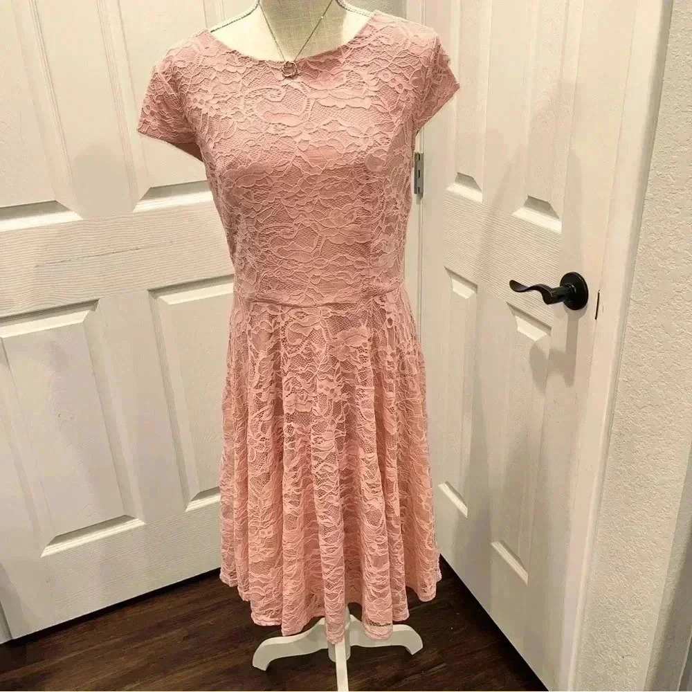 Muadress Pink, lace Midi dress. Scoop neck, cap sleeve lined w zip back closure,